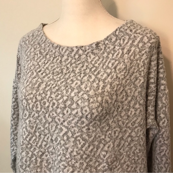 Saturday Sunday Anthropologie Gray White Leopard Print Pullover Sweater Size XS - Picture 6 of 15